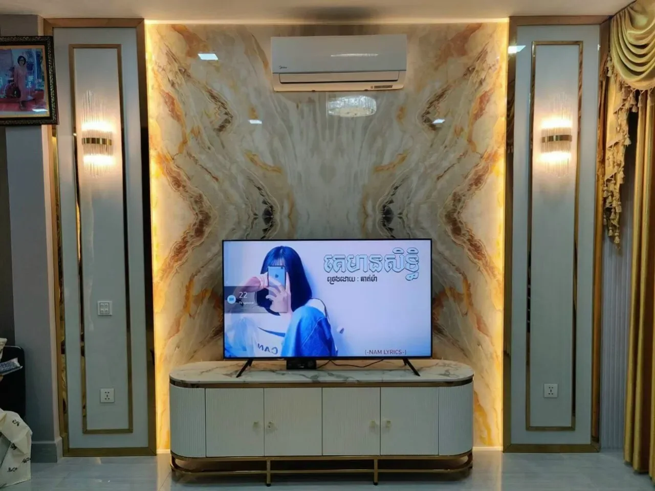 Công trình thi công tranh PVC vân đá tráng gương thực tế tại Đông Nam Bộ — Xưởng Tân Thành mẫu 05 Công trình thi công tranh PVC vân đá tráng gương thực tế tại Đông Nam Bộ — Xưởng Tân Thành mẫu 05