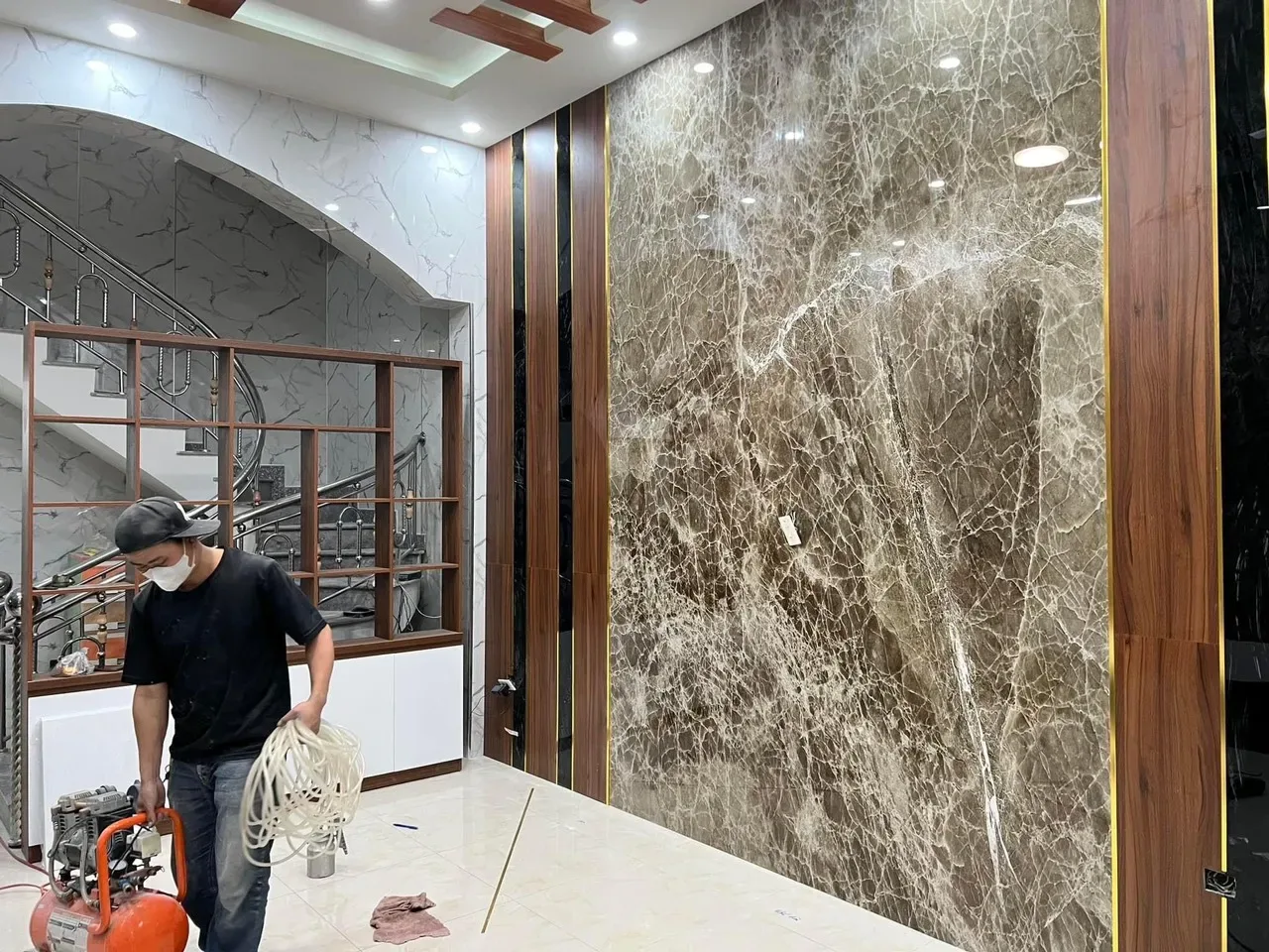 Công trình thi công tranh PVC vân đá tráng gương thực tế tại Đông Nam Bộ — Xưởng Tân Thành mẫu 10 Công trình thi công tranh PVC vân đá tráng gương thực tế tại Đông Nam Bộ — Xưởng Tân Thành mẫu 10