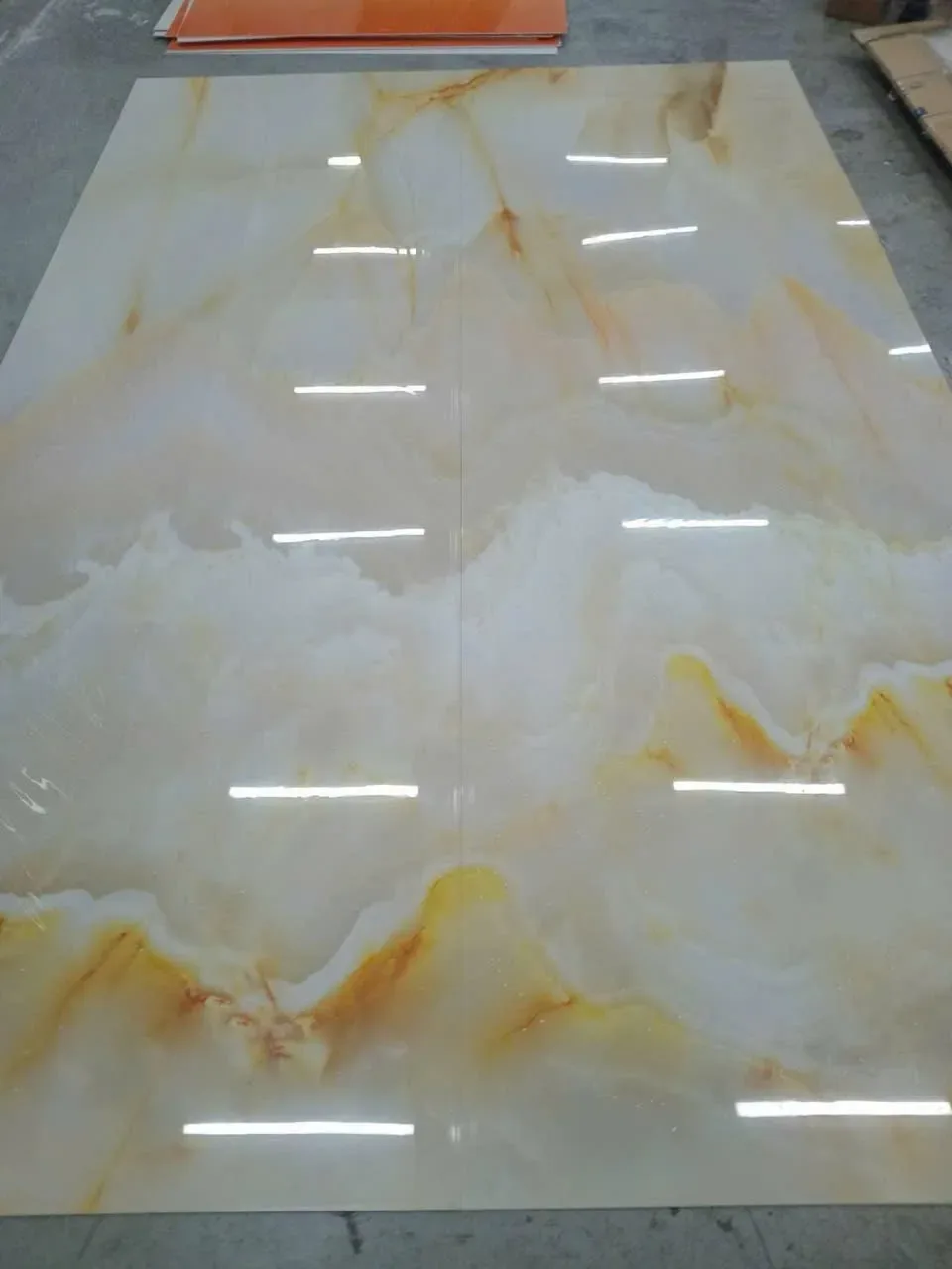 Công trình thi công tranh PVC vân đá tráng gương thực tế tại Đông Nam Bộ — Xưởng Tân Thành mẫu 29 Công trình thi công tranh PVC vân đá tráng gương thực tế tại Đông Nam Bộ — Xưởng Tân Thành mẫu 29