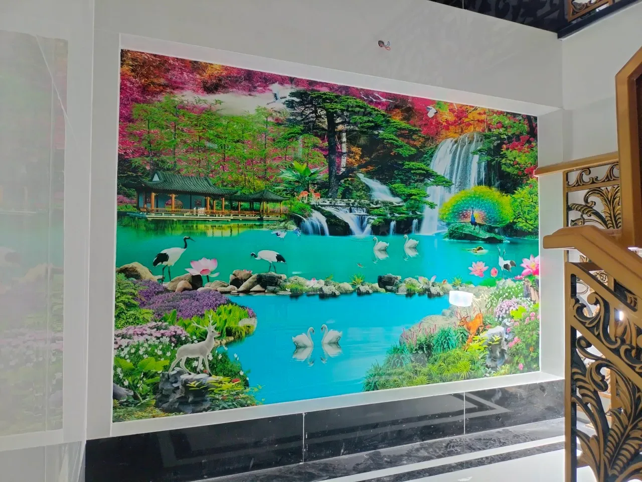 Công trình thi công tranh PVC vân đá tráng gương thực tế tại Đông Nam Bộ — Xưởng Tân Thành mẫu 53 Công trình thi công tranh PVC vân đá tráng gương thực tế tại Đông Nam Bộ — Xưởng Tân Thành mẫu 53