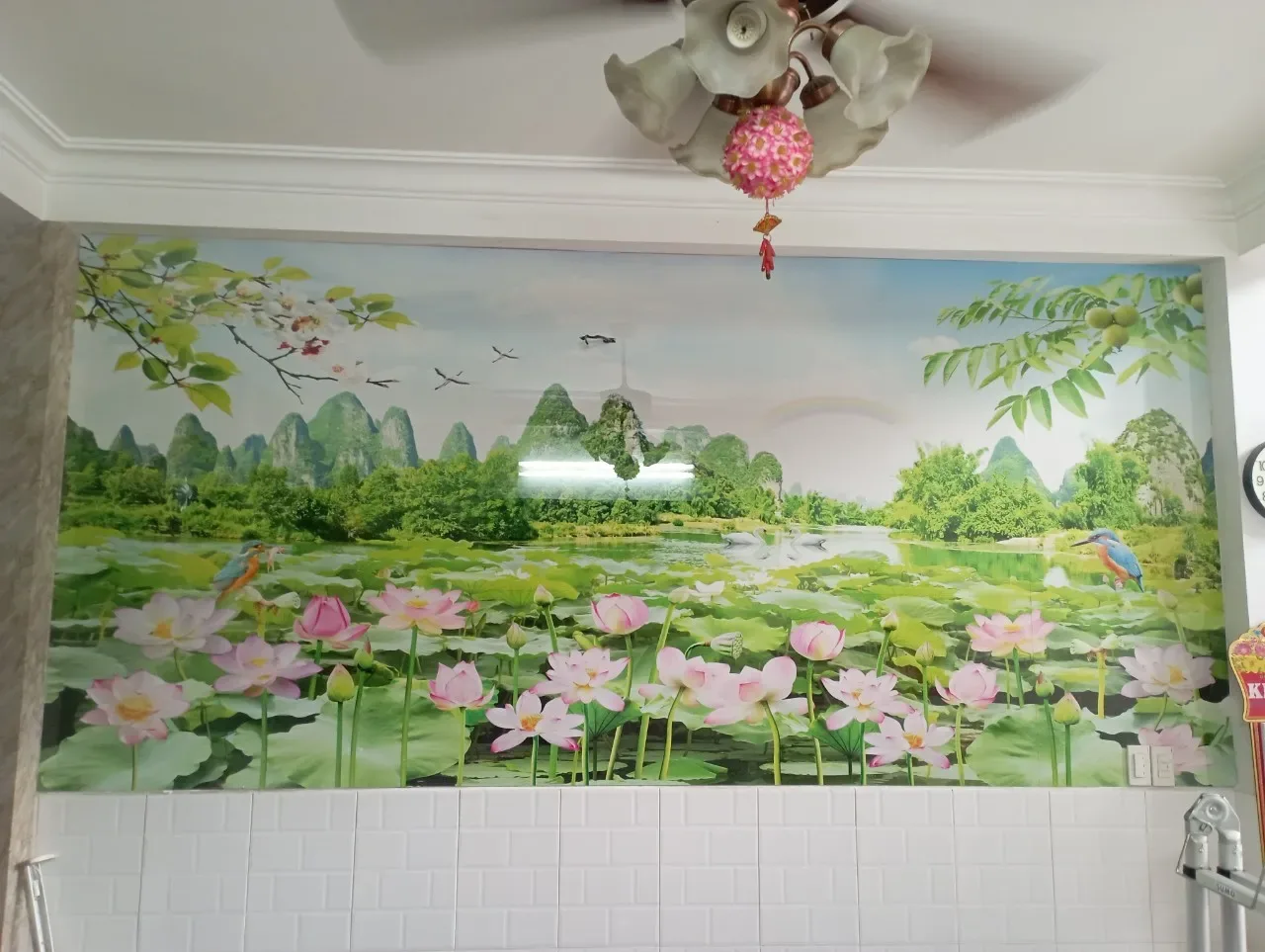 Công trình thi công tranh PVC vân đá tráng gương thực tế tại miền Trung — Xưởng Tân Thành mẫu 37 Công trình thi công tranh PVC vân đá tráng gương thực tế tại miền Trung — Xưởng Tân Thành mẫu 37